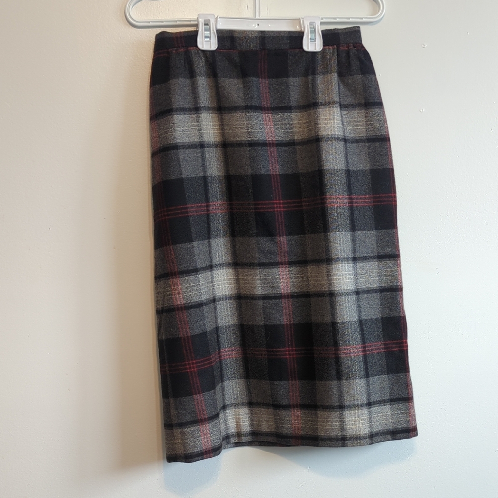 Elegant Wool Plaid Pencil Skirt - Black, Gray, and Red S 4 6
